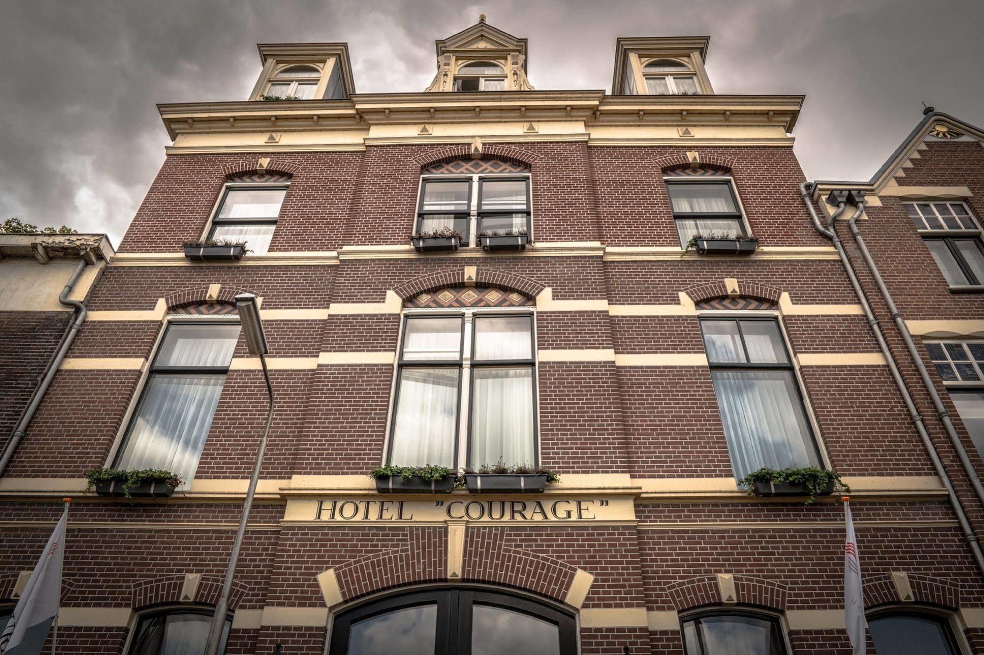 Hotel Courage Waalkade ไนเมเคิน ภายนอก รูปภาพ